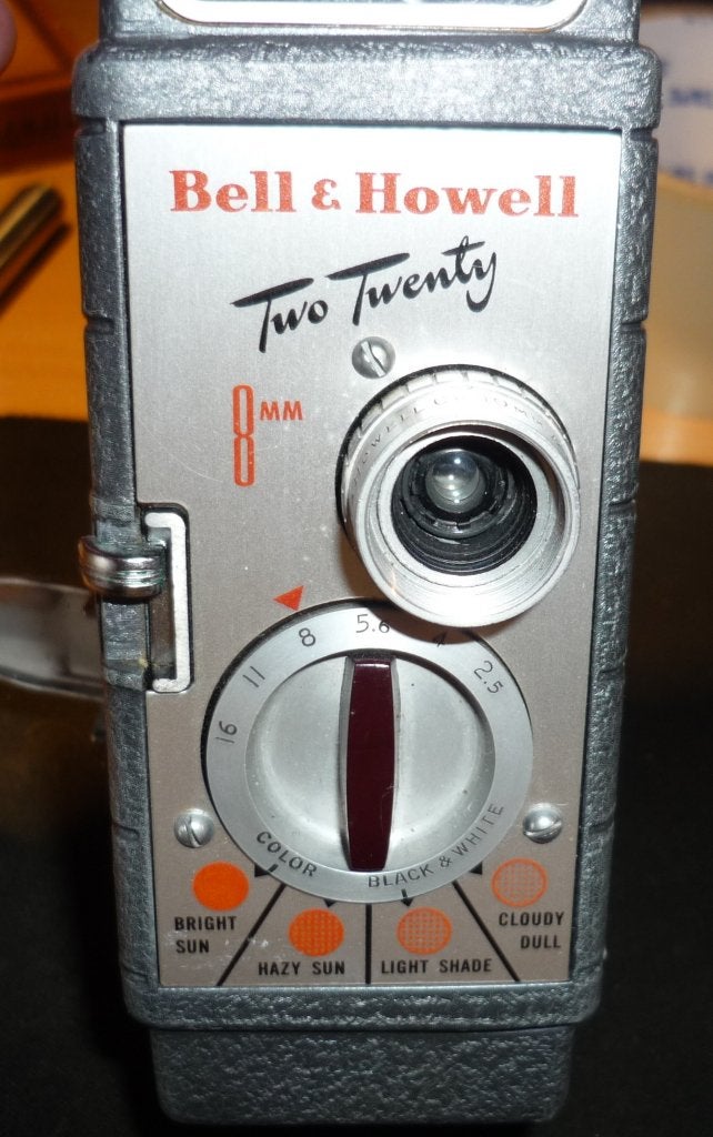 Bell & Howell Two-Twenty 8 mm camera, Ophalen of Verzenden, Gebruikt, Compact, Overige Merken