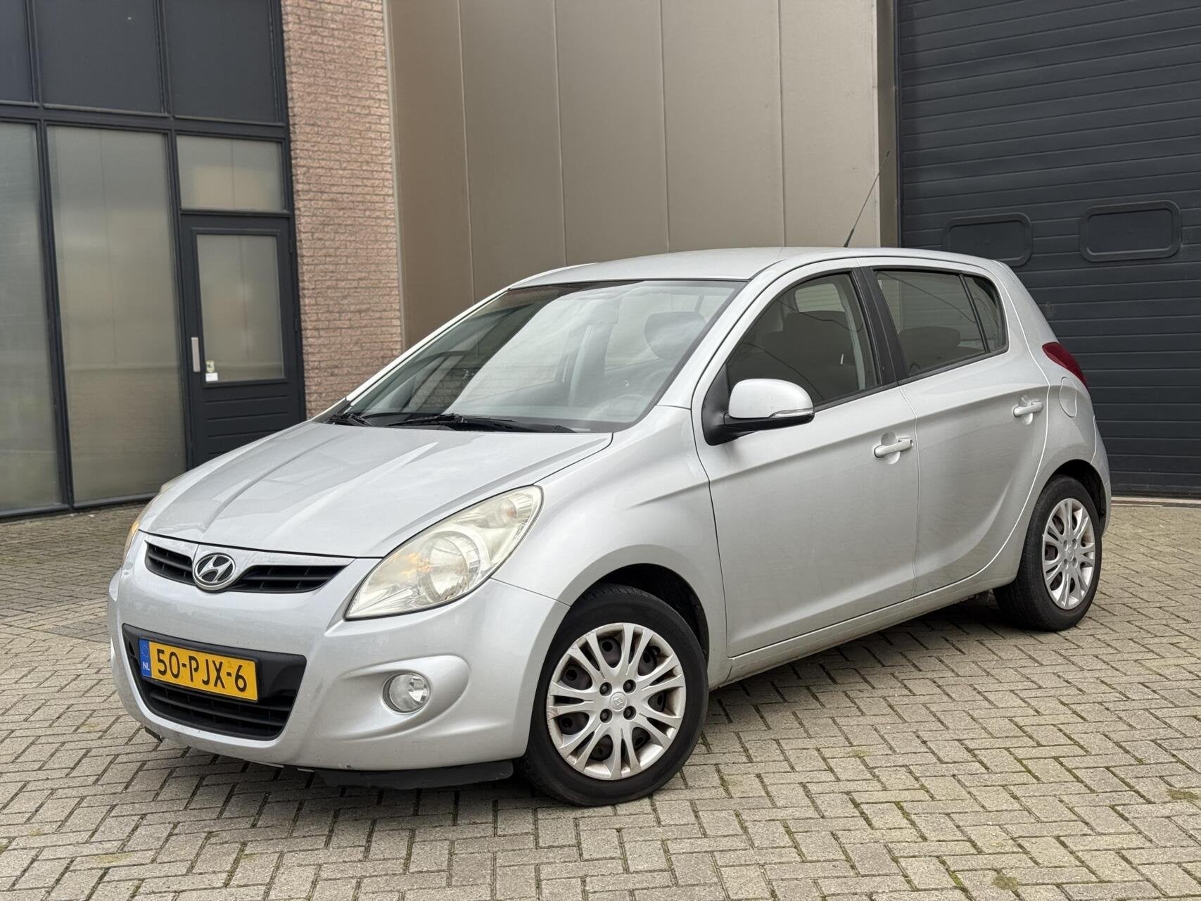 Hyundai i20 1.2i Business Edition 2011 Airco NIEUWE KETTING, Auto's, Euro 5, 450 kg, Gebruikt, 31 €/maand