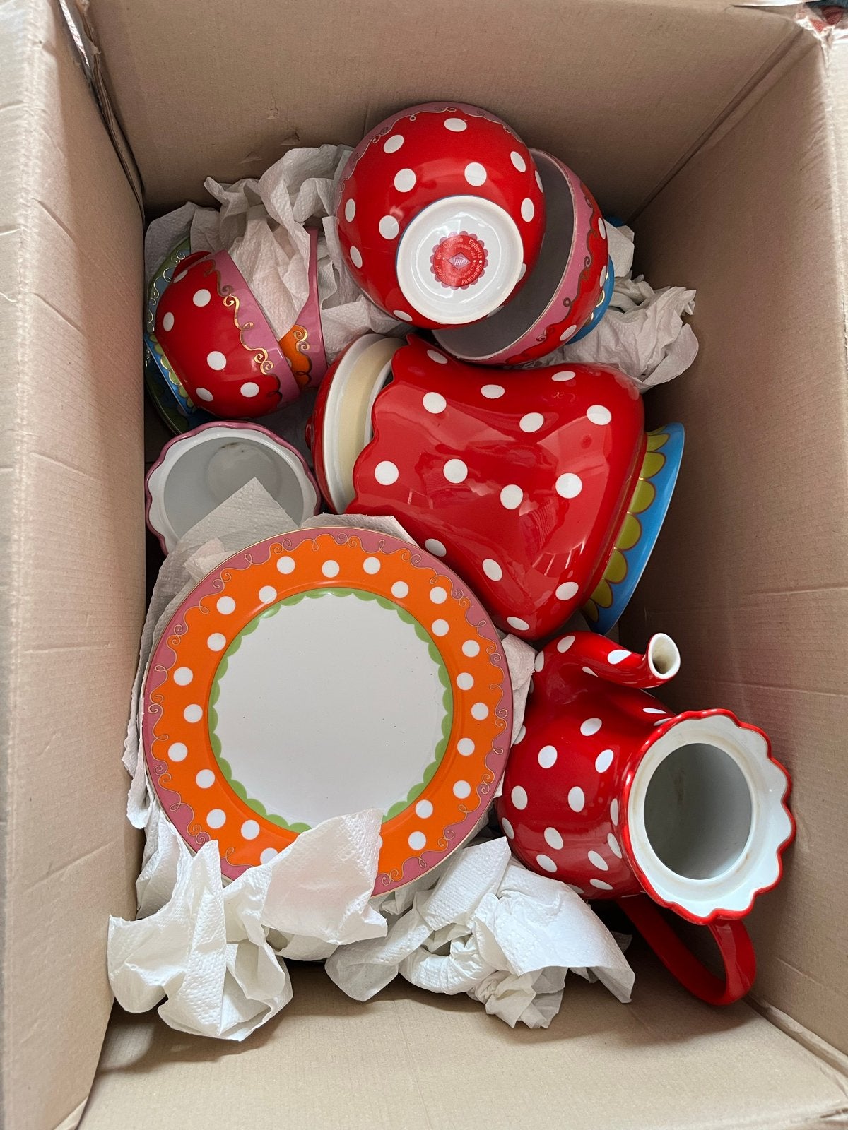 Oilily servies met vele onderdelen - Rood met stippen, Ophalen, Gebruikt, Overige merken, Keramiek