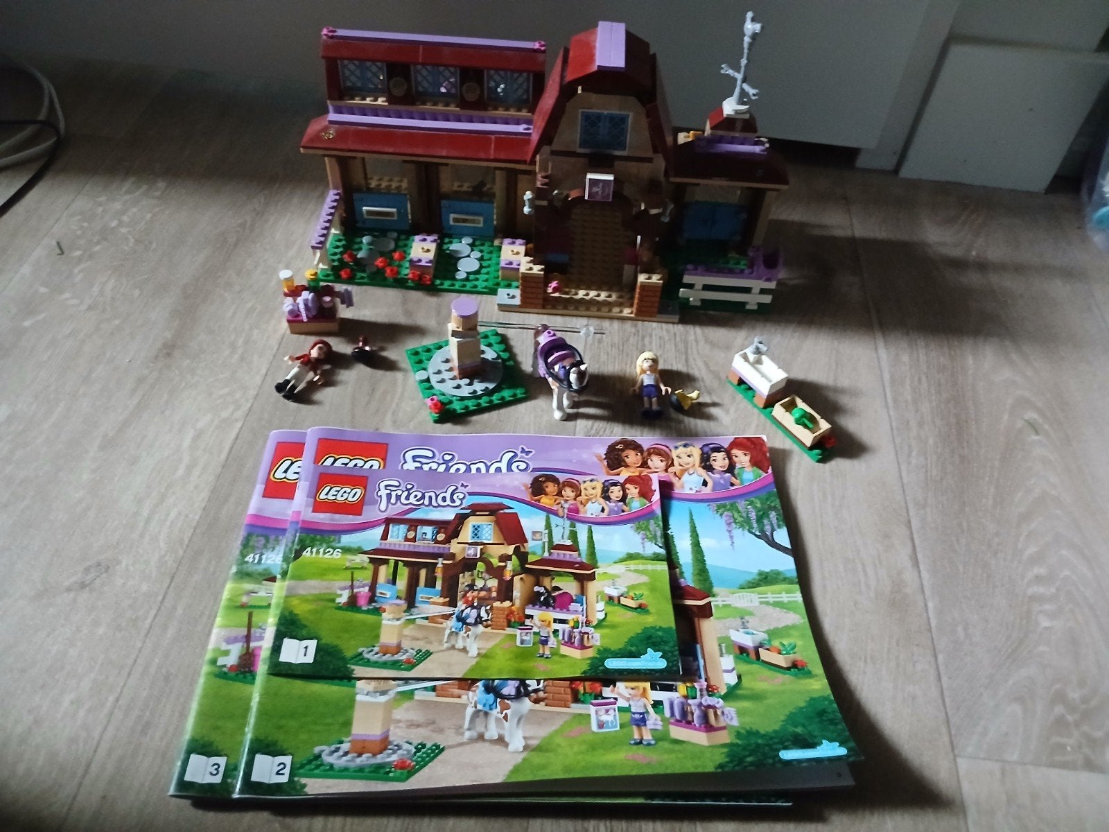 Lego Friends 41126 Heartlake Manege - Compleet met boekjes, Kinderen en Baby's, Speelgoed | Duplo en Lego, Compleet, Gebruikt