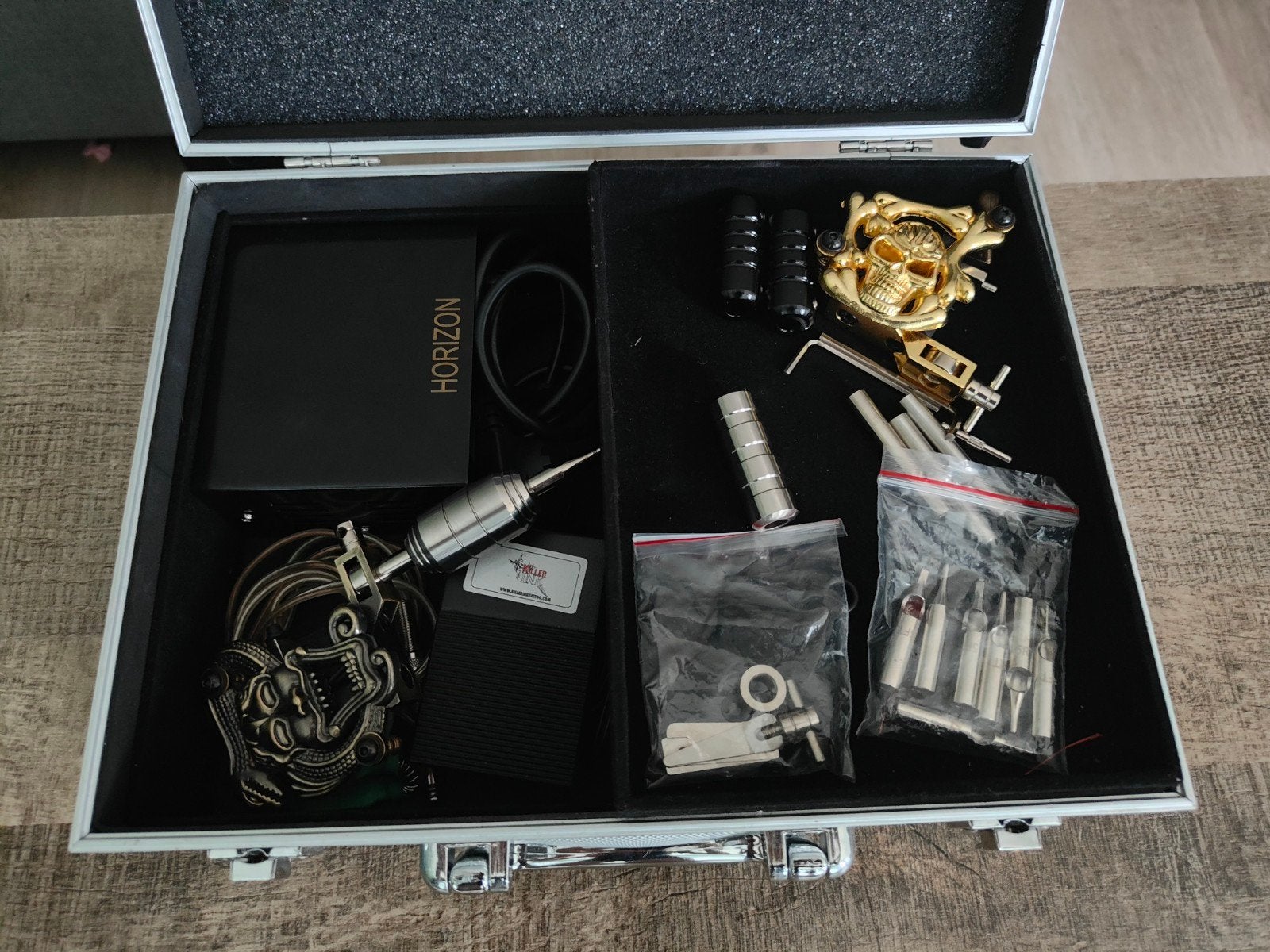 Tattoo set in koffer, Antiek en Kunst, Ophalen of Verzenden