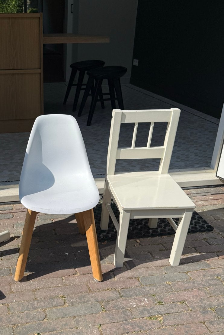 2 witte kinderstoelen, Huis en Inrichting, Stoelen, Ophalen, Kunststof, Gebruikt, Drie