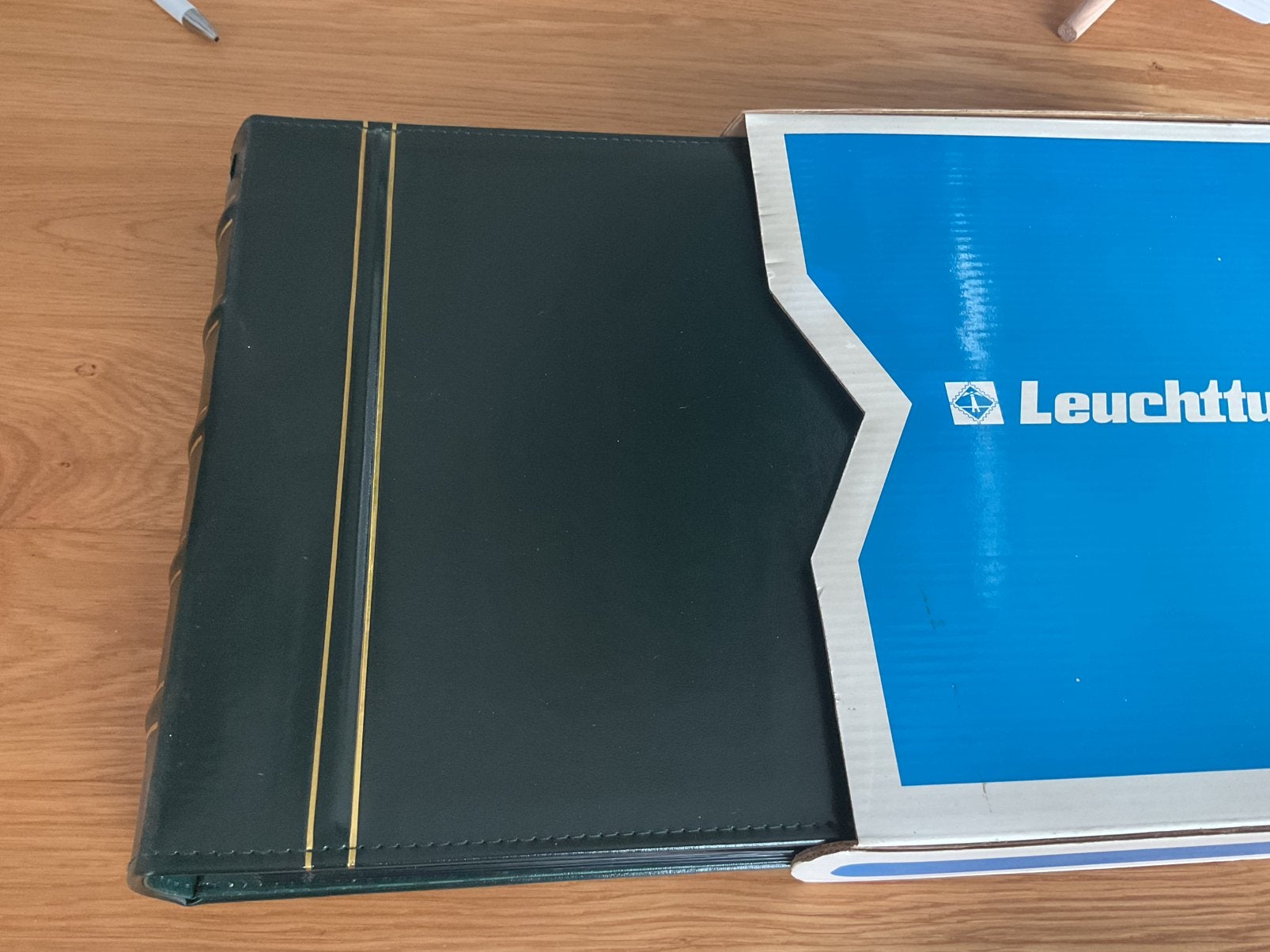 Mooi album Leuchtturm Nederland met FDC en mapjes, Postzegels en Munten, Ophalen of Verzenden, Nederland