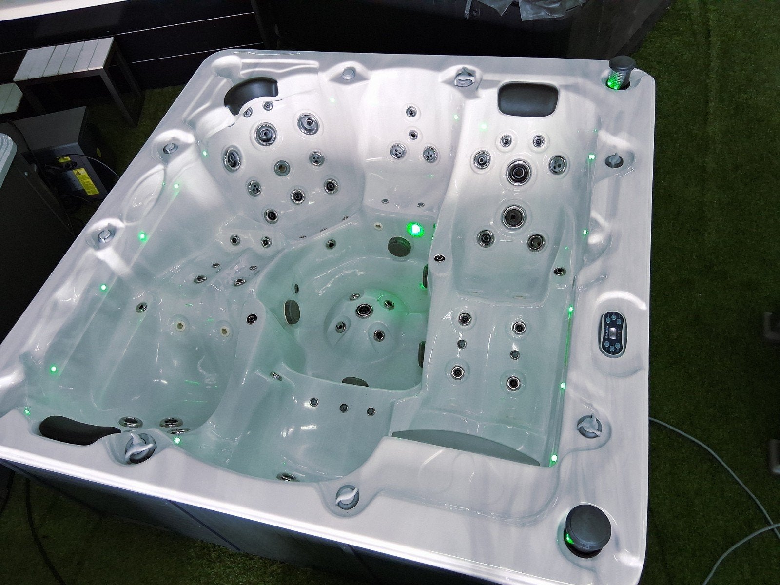 Balboa jacuzzi grote spa 2 ligplaatsen + bezorging&garantie, Ophalen of Verzenden, Gebruikt