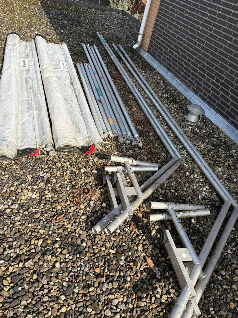 Twee regenschermen/regentent  tbv schilderen, Doe-het-zelf en Verbouw, Steigers, Gebruikt, Overige typen, 2 tot 5 meter, Ophalen of Verzenden