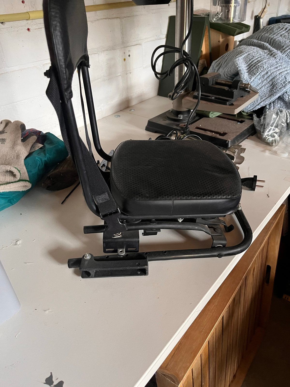 Fietsstoeltje voor elektrische fiets met accu onder drager, Fietsen en Brommers, Fietsaccessoires | Fietsstoeltjes, Ophalen, Gebruikt