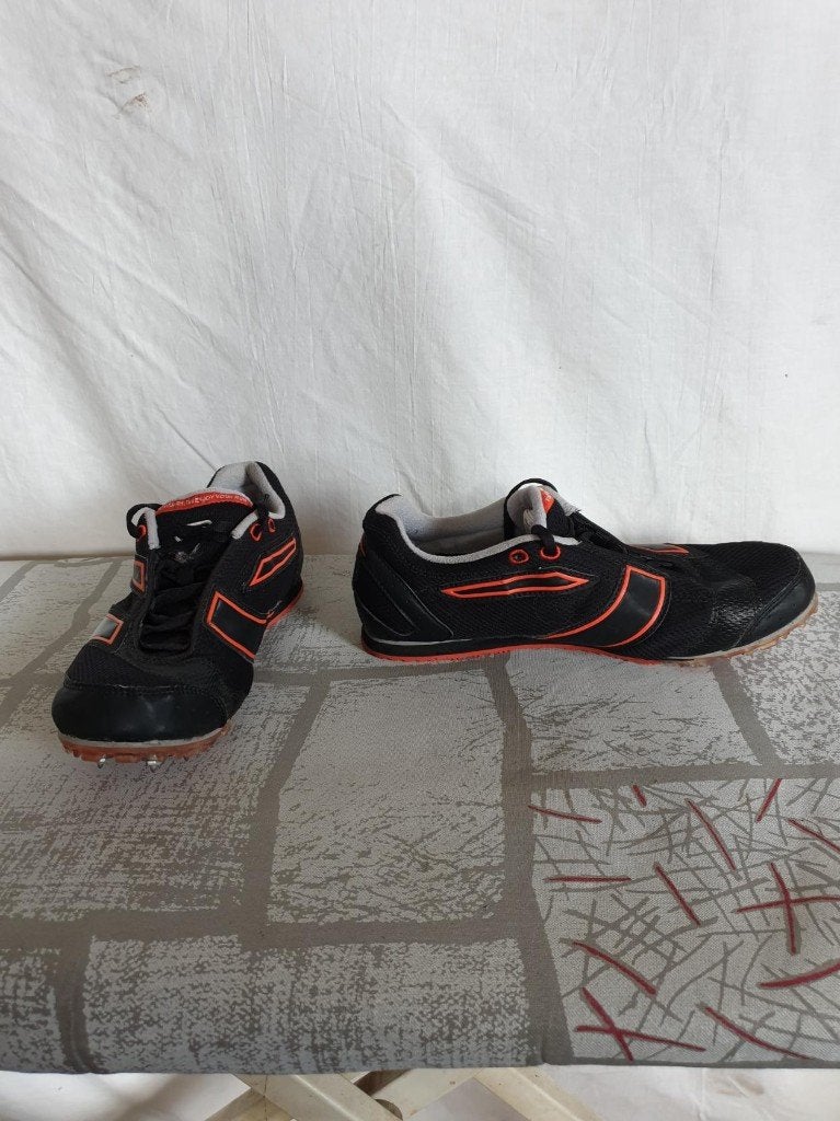 Leuke voetbalschoenen. Mt 40. Merk Kalenji, ., Ophalen of Verzenden, Zo goed als nieuw, .