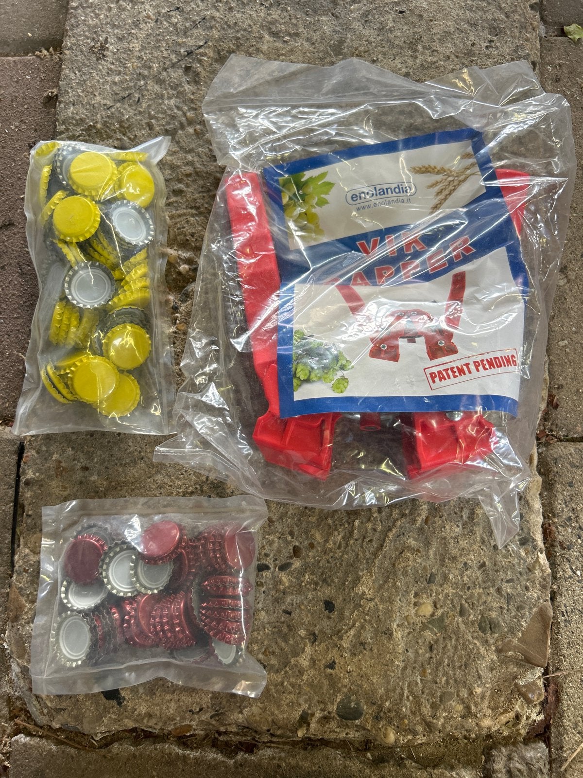 Kroonkurk apparaat met kroonkurken (geel en rood), Ophalen of Verzenden, Nieuw