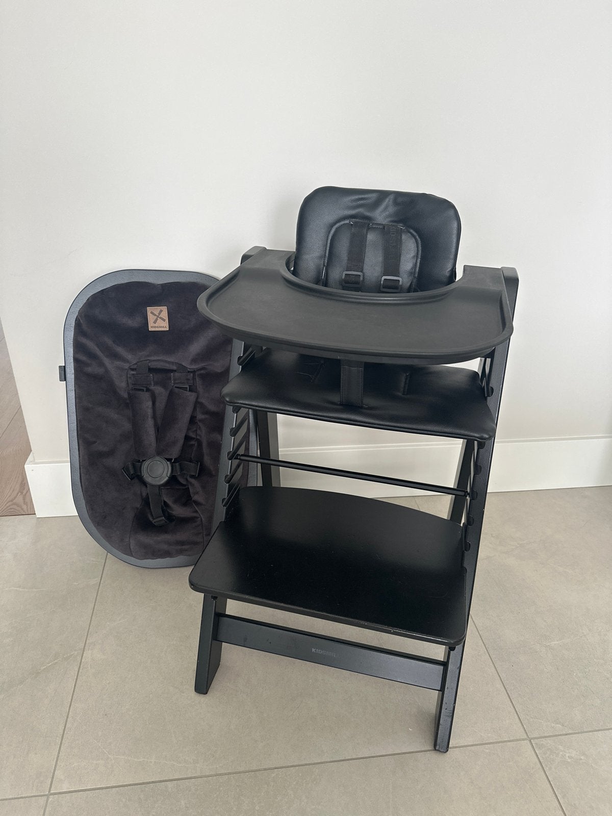 Kidsmill Up! meegroeistoel met newborn set en eetblad, Ophalen, Zo goed als nieuw, Meegroeistoel, Afneembaar eetblad