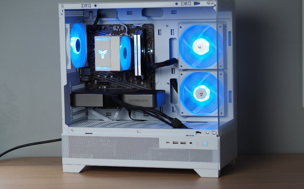 High-End RTX Gaming PC | Wit, Computers en Software, Ophalen, Zelfbouw game PC, Virtual Reality, Refurbished
