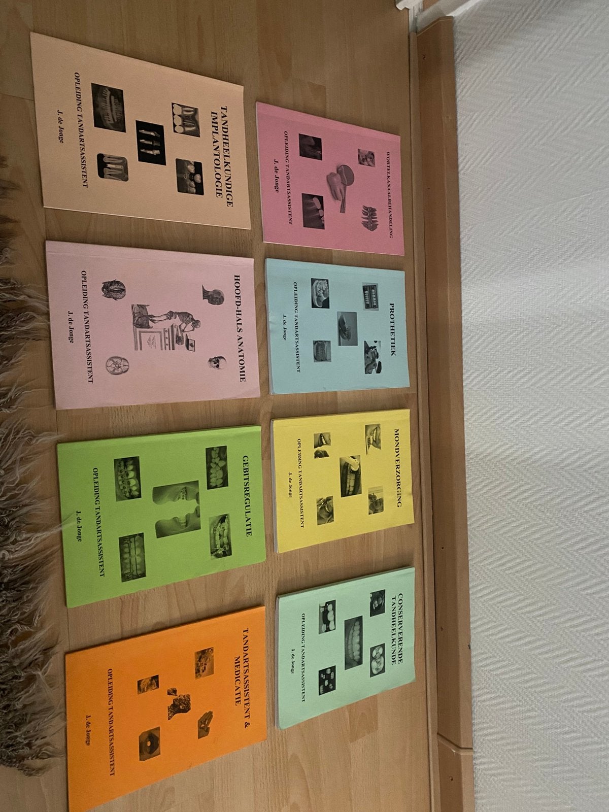 Boeken tandartsassistente, Ophalen of Verzenden, Gelezen