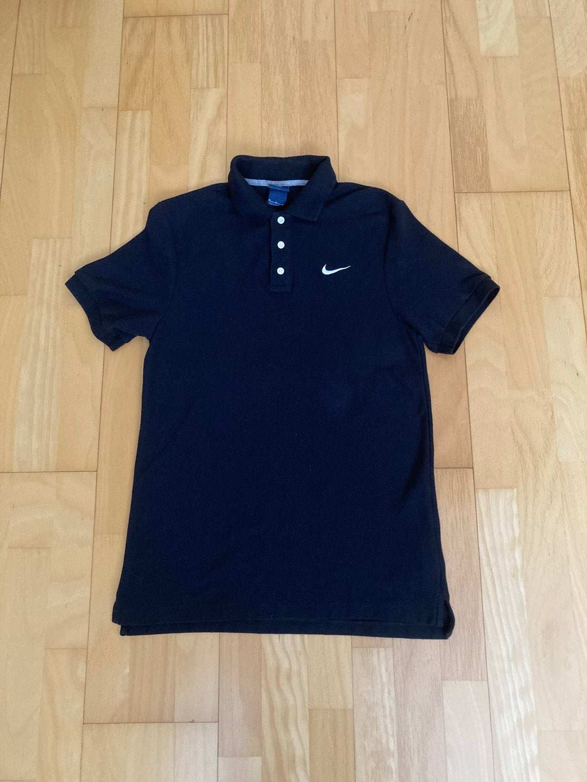 Poloshirt Merk Nike Kleur Zwart Maat M als nieuw, Kleding | Heren, Ophalen of Verzenden, Zo goed als nieuw, Maat 52/54 (L), Zwart