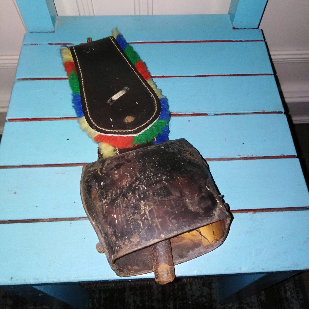 Oude antieke gebruikte koebel, Ophalen, Gebruikt, Metaal, Landelijk