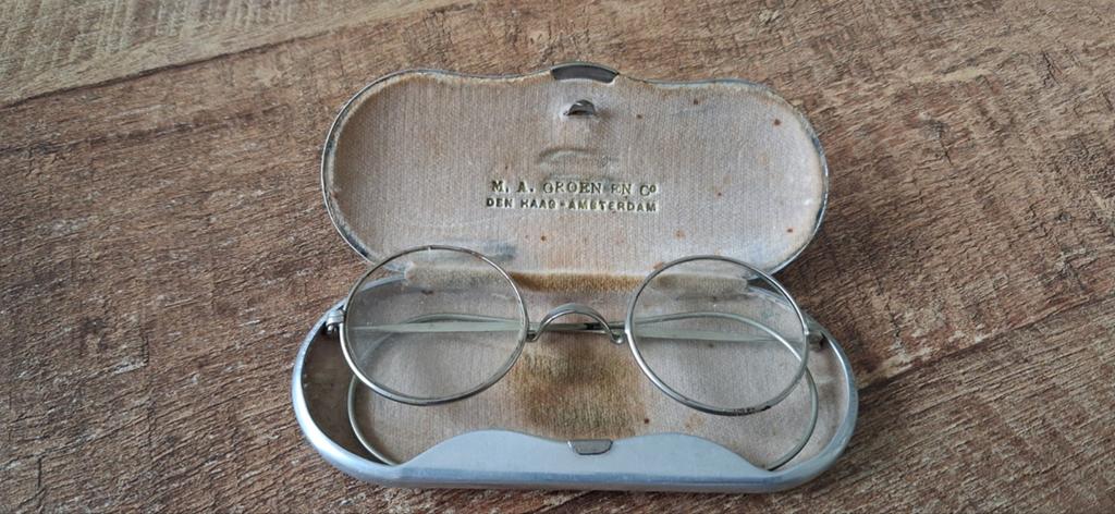 Oud brilletje in originele brillendoos, Overige merken, Gebruikt, Zwart, Ophalen of Verzenden
