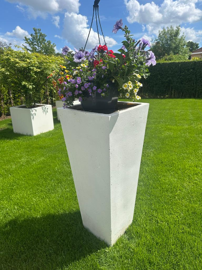 Hoge witte bloempot voor buiten, Tuin en Terras, Bloempotten, Kunststof, Gebruikt, 40 cm of meer, Ophalen of Verzenden