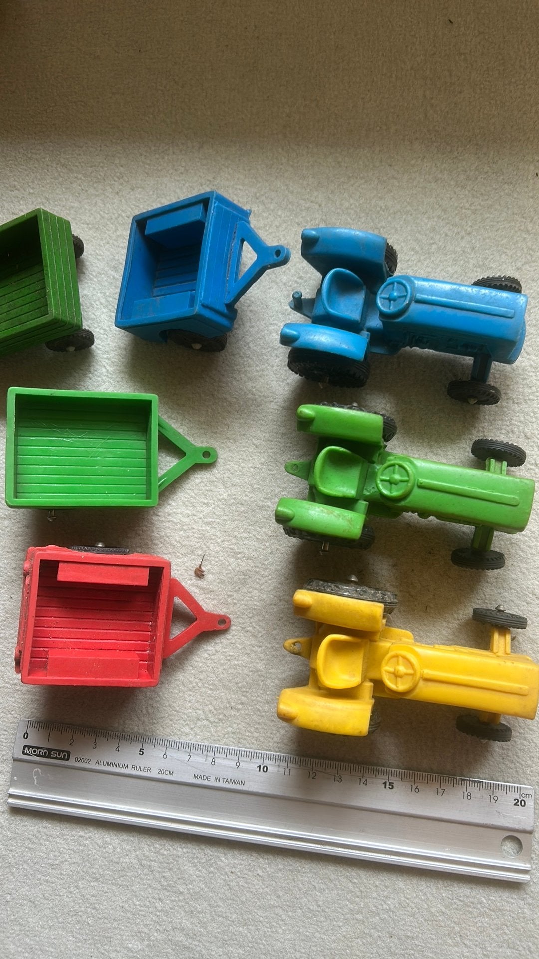 3 tomte tractors met aanhangwagen totaal 17 cm, Ophalen of Verzenden