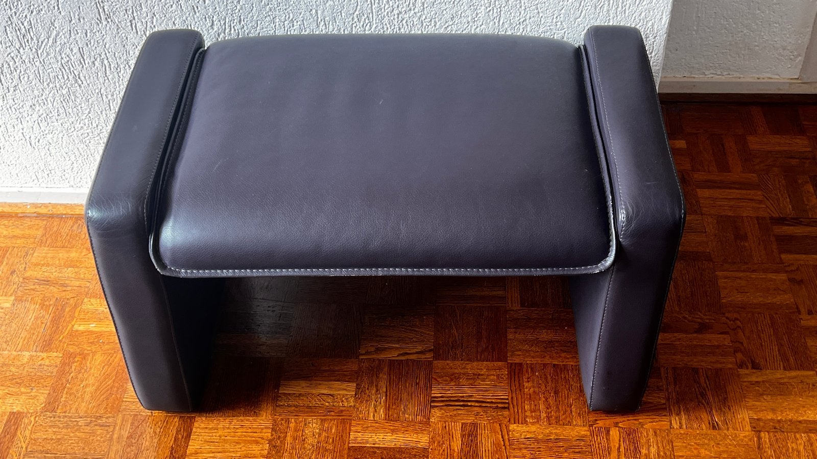 Leren voetenbankje - Comfortabel en stijlvol, Ophalen, Gebruikt, Rechthoekig, 50 tot 75 cm