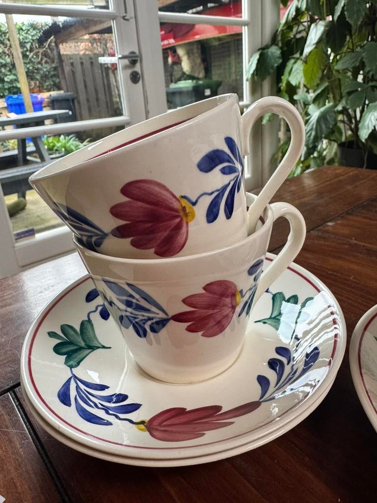 Boerenbonte chocolade mokken met schotels, Antiek en Kunst, Antiek | Servies los, Ophalen