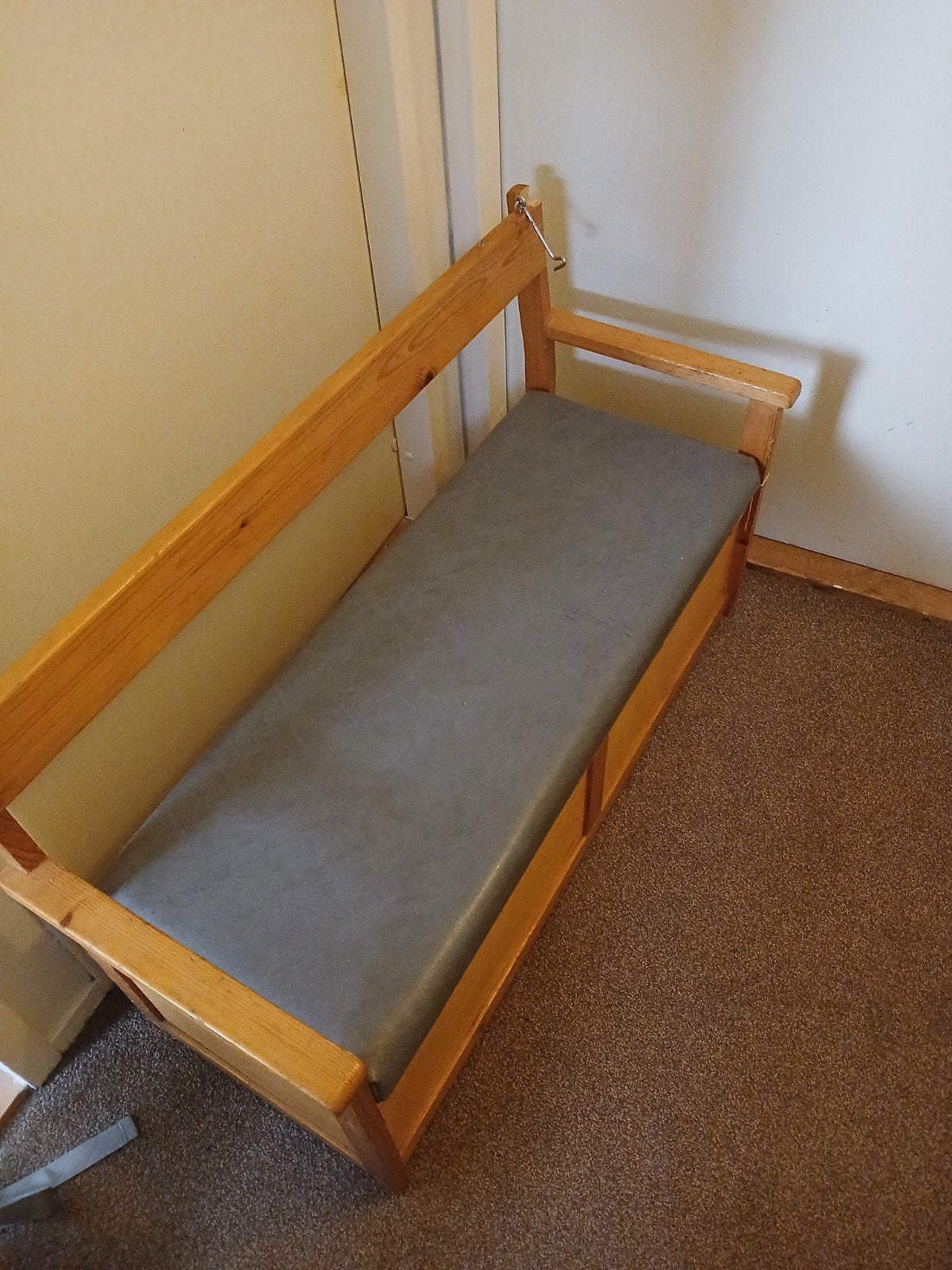 kinder zitbankje., Ophalen, 100 cm, Eenpersoons, Beige