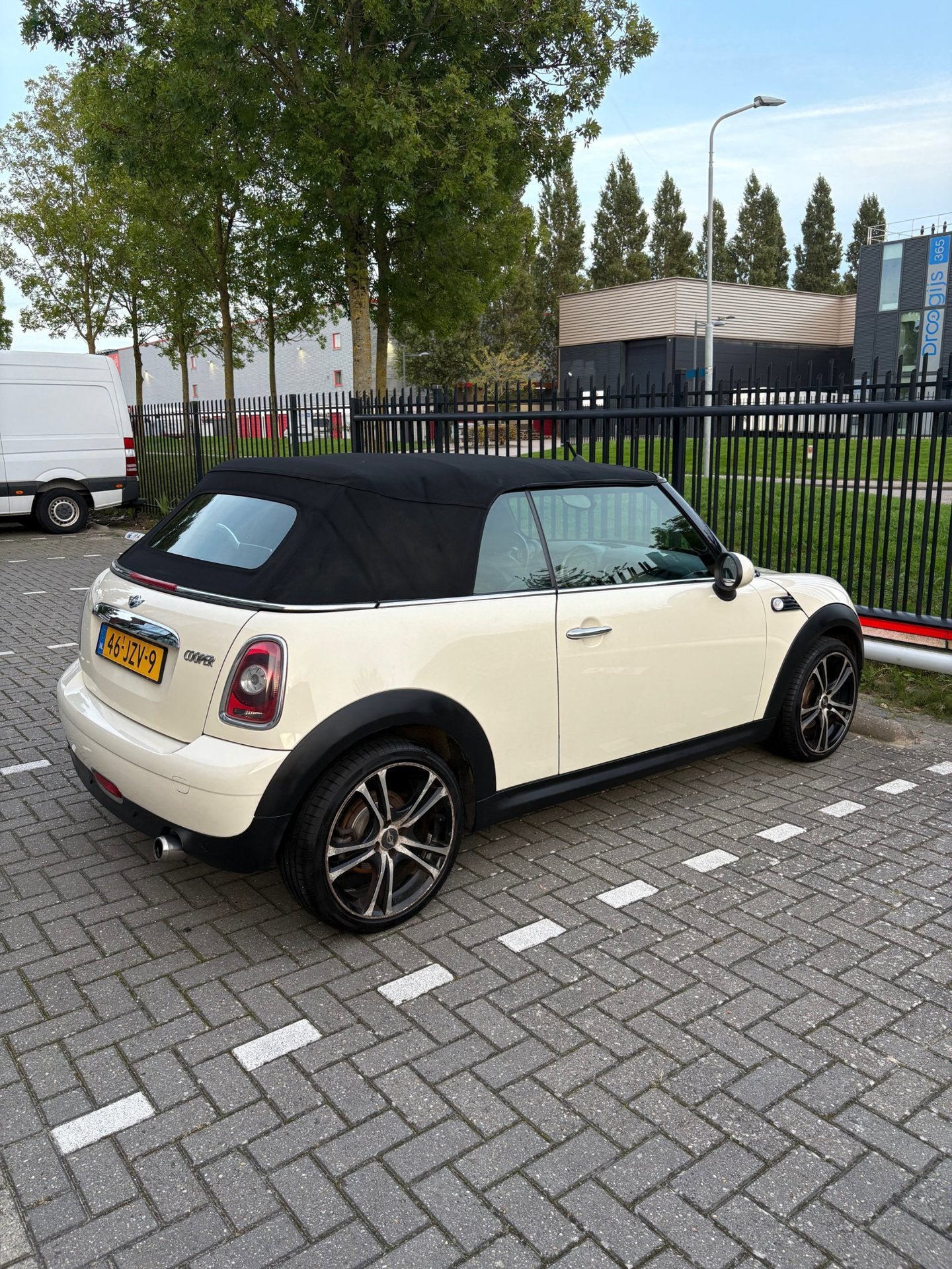 Foto 15 van Mini Cabrio 1.6 Cooper Chili - Cabrio - Cruise - Airco