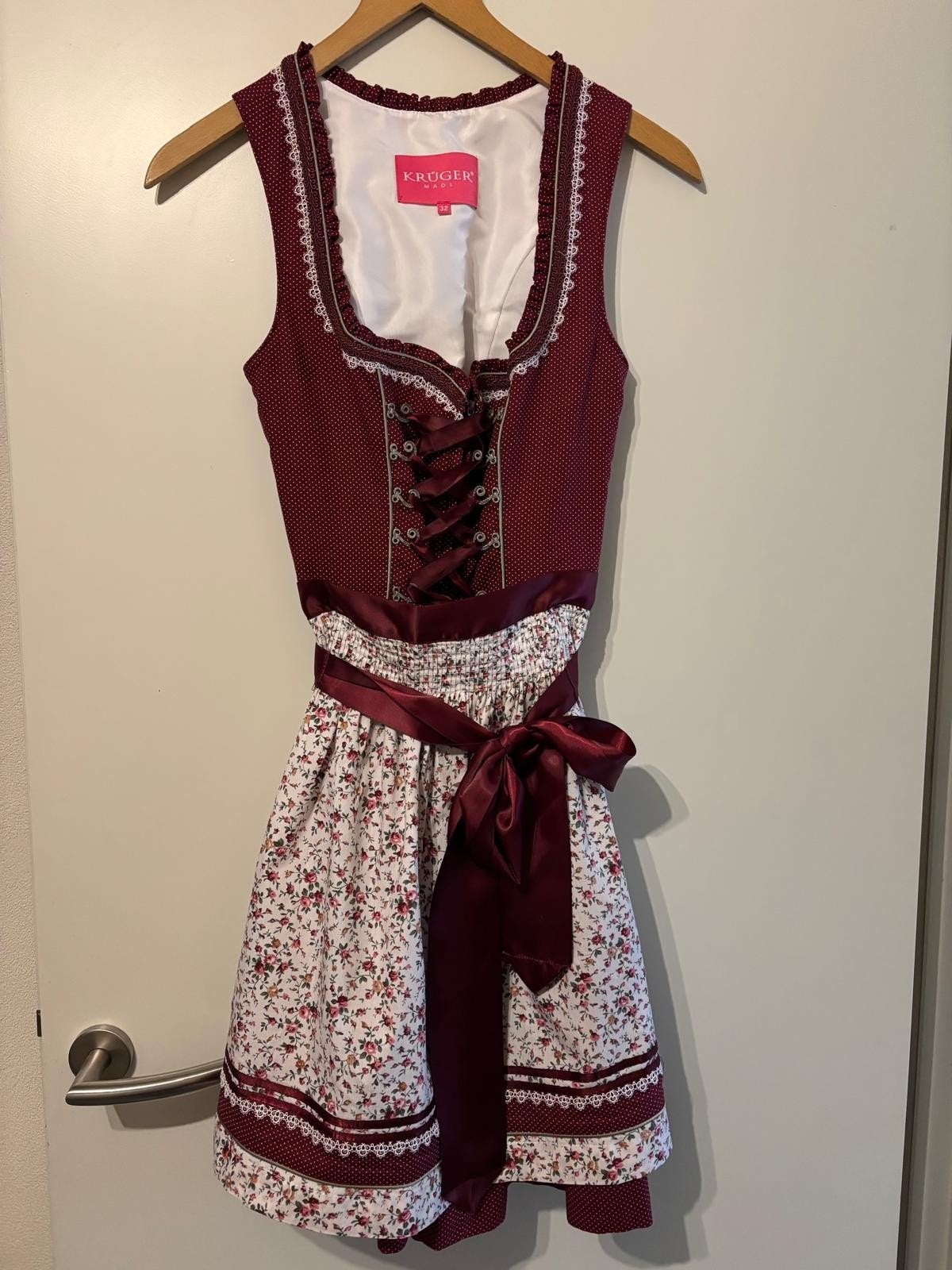 Dirndl Krüger Madl maat 32 weinig gedragen zeer goede staat., Ophalen of Verzenden, Zo goed als nieuw