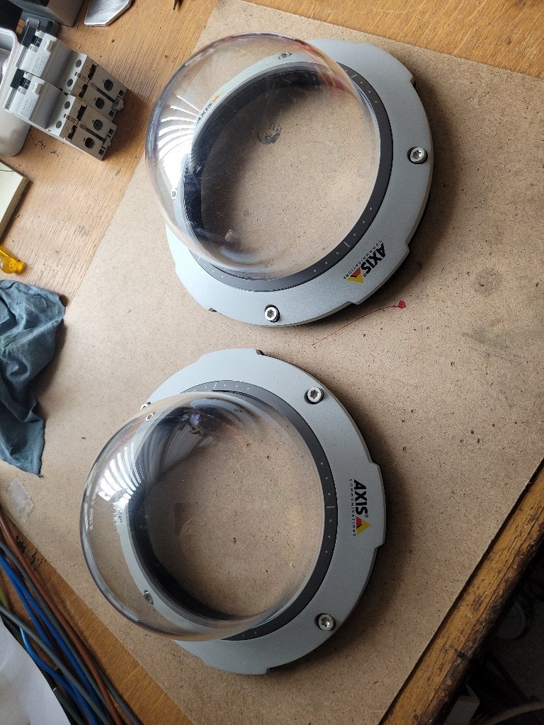 Axis clear dome ( 2 stuks )., Ophalen of Verzenden, Gebruikt, Buitencamera