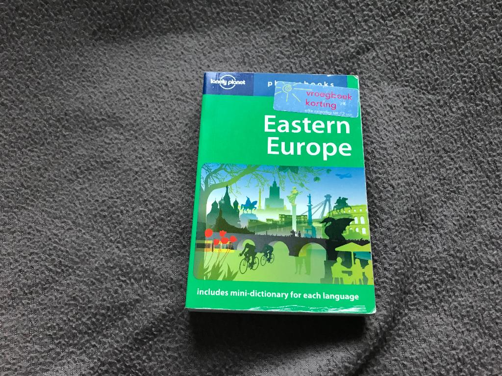 📚 Eastern Europe, Gelezen, Europa, Ophalen of Verzenden, Reisgids of -boek