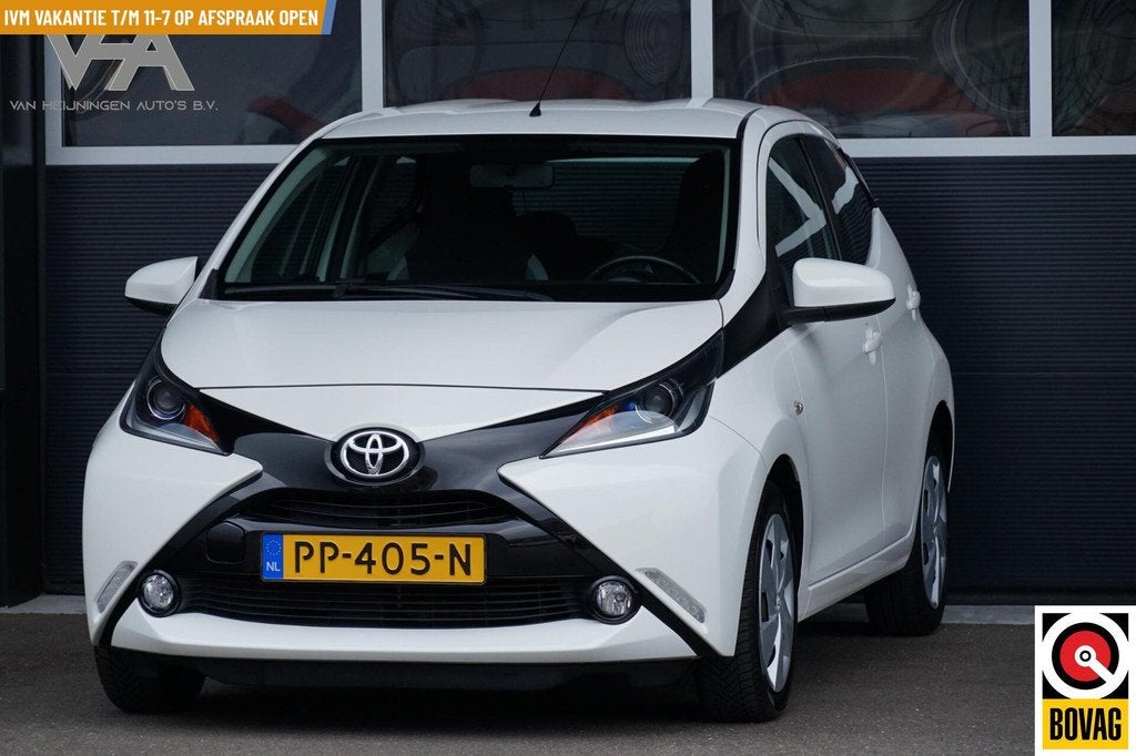 Toyota Aygo 1.0 VVT-i x-play NL, camera, bluetooth, navi, Auto's, Toyota, Bedrijf, Te koop, Aygo, ABS, Achteruitrijcamera, Airbags