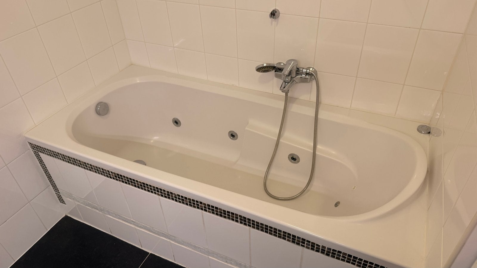 Complete badkamer ZSM ophalen - bad, douche, wastafel+kasten, Ophalen, Gebruikt, Met bad