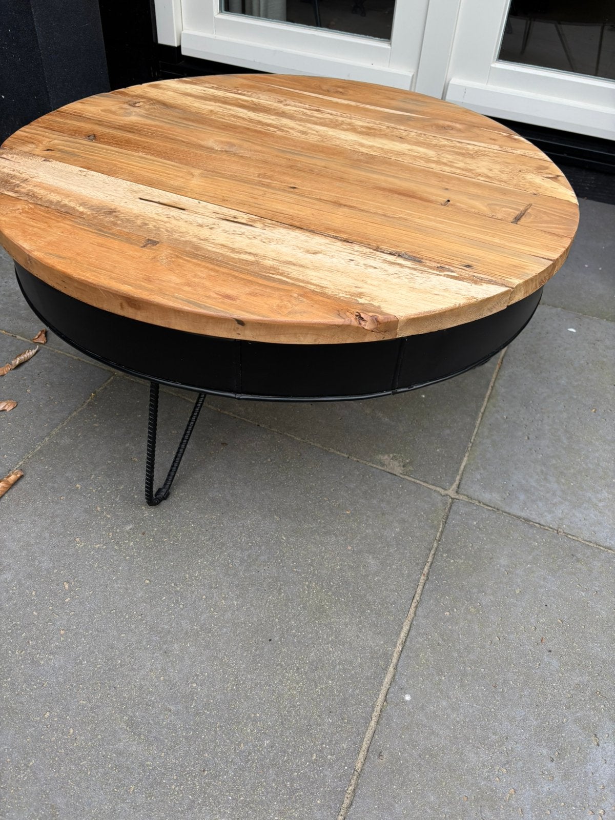 Stoere robuuste massief teak salontafel metalen onderstel, Huis en Inrichting, Ophalen, 50 tot 100 cm, Teakhout, Rond