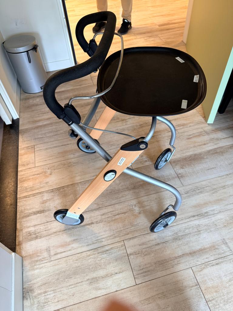 Rollator met dienblad, Diversen, Rollators, Ophalen, Lichtgewicht, Gebruikt