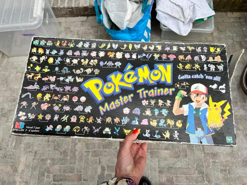 Pokémon Master Trainer bordspel - Doos licht beschadigd, Hobby en Vrije tijd, Gezelschapsspellen | Bordspellen, Drie of vier spelers