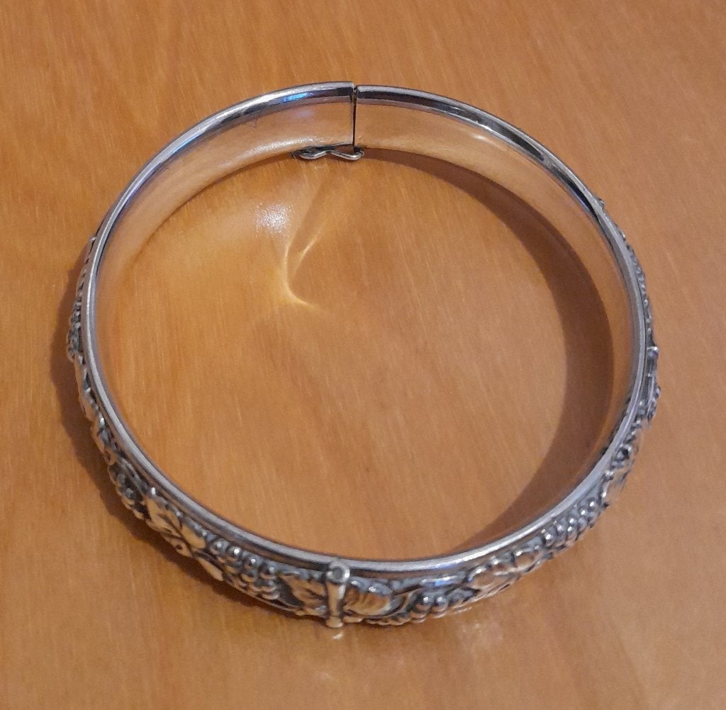 Zilveren vintage armband met druiven-motief in relief, Ophalen, Gebruikt, Zilver, Zilver