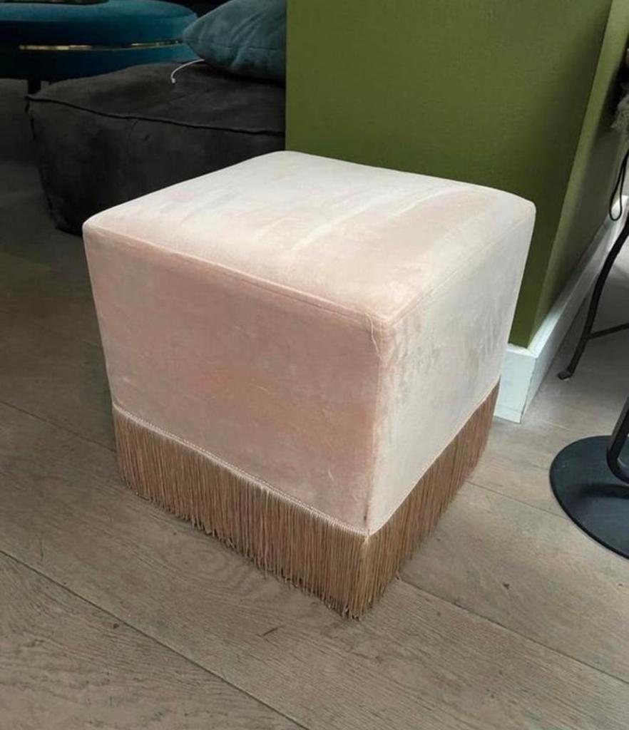 Roze fluwelen velvet poefje met franjes, Ophalen, ., ., Vierkant