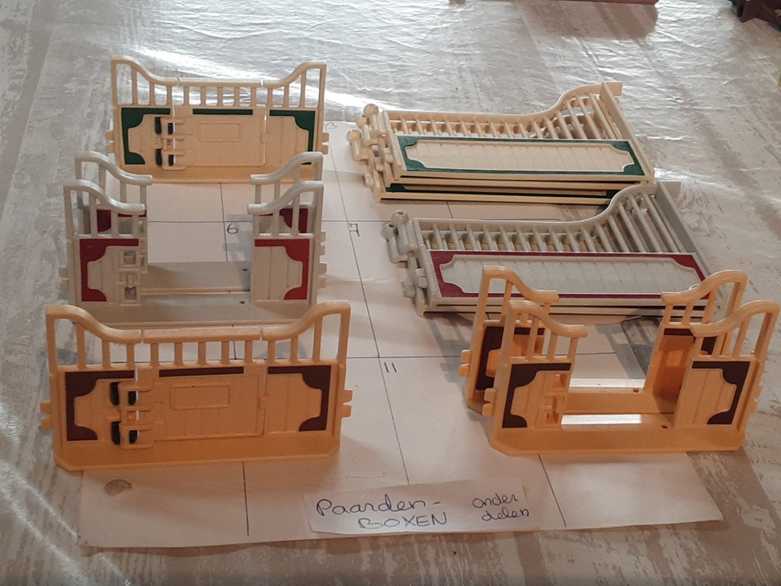 paarden boxen onderdelen., Kinderen en Baby's, Speelgoed | Playmobil, Losse onderdelen, Overige typen, Ophalen of Verzenden, Zo goed als nieuw