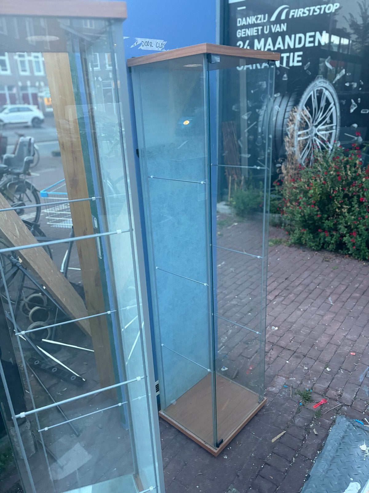 Glazen vitrinekast, Ophalen, Met plank(en), Minder dan 50 cm, Gebruikt