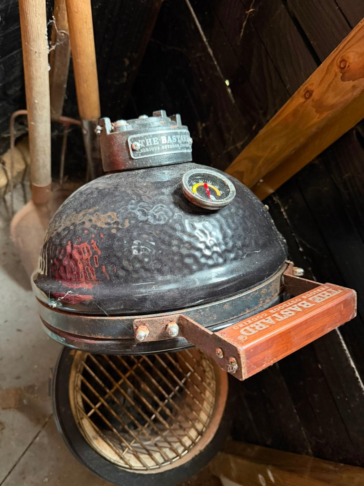 The Bastard Classic Small Kamado BBQ (incl. hoes), Ophalen, Gebruikt