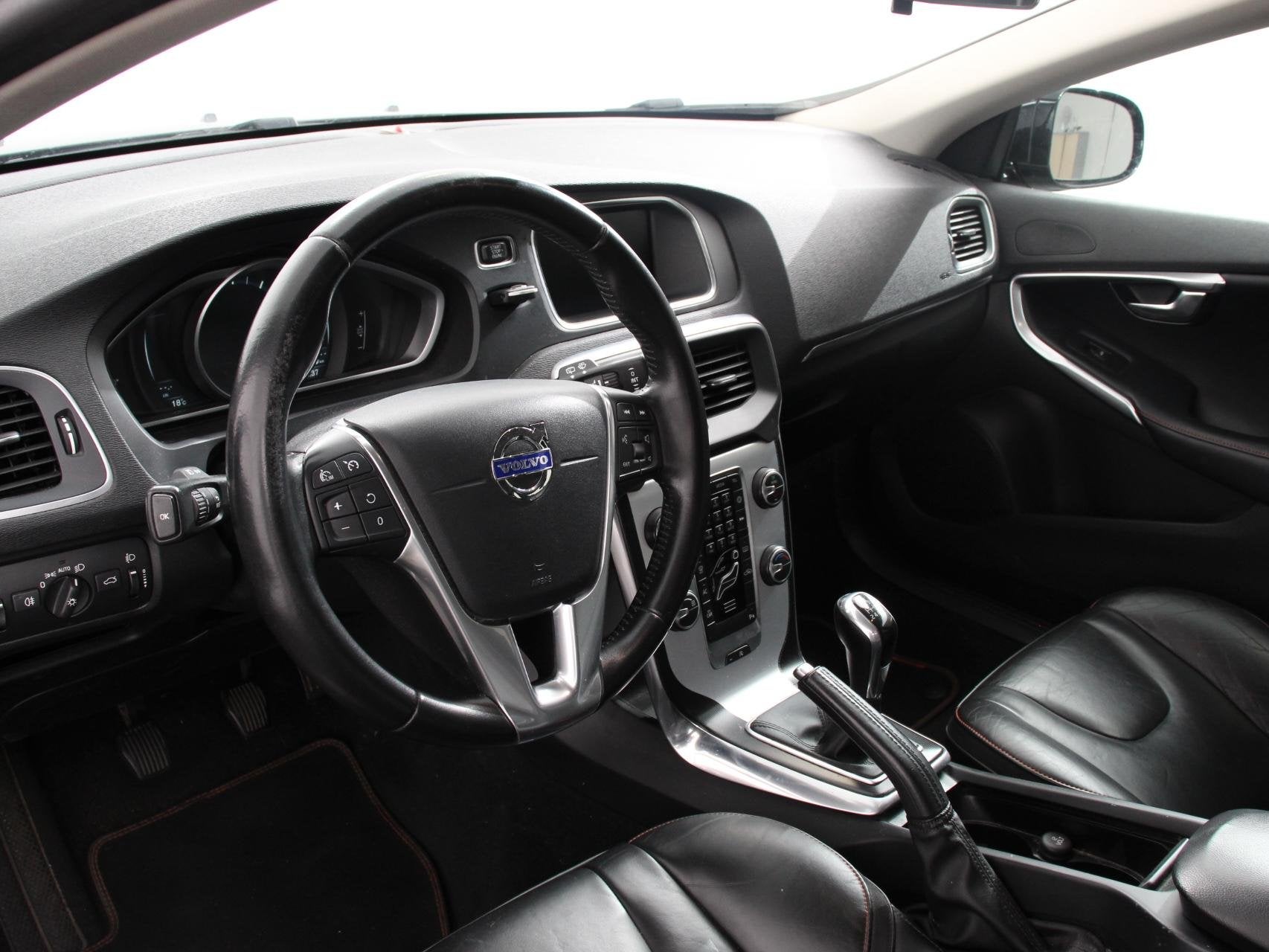 Volvo V40 2.0 T2 Ocean Race Climate Control Navigatie Ledere, Voorwielaandrijving, Automatische klimaatregeling, Gebruikt, Euro 6