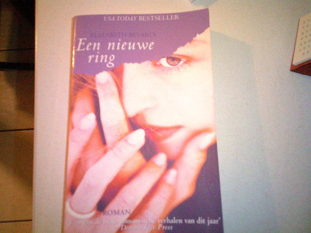 Een nieuwe ring, Roman, Ophalen of Verzenden, Zo goed als nieuw