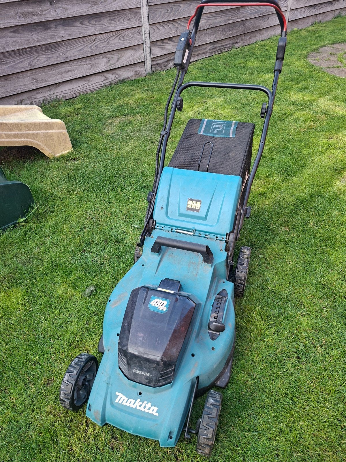 Makita DLM480 Accu Grasmaaier - Zo goed als nieuw, Cirkelmaaier, Accu-grasmaaier, Ophalen of Verzenden, Zo goed als nieuw