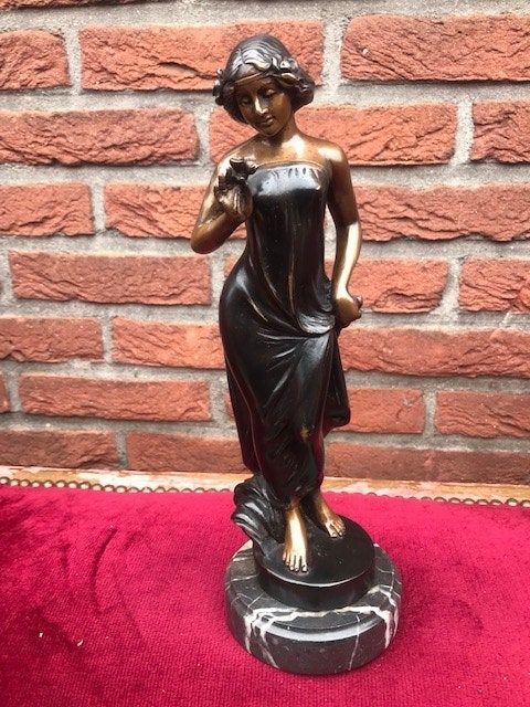 bronzen beeld, art-nouveau nimf met bloemen, Weerbestendig, Ophalen of Verzenden, Brons, Beeld