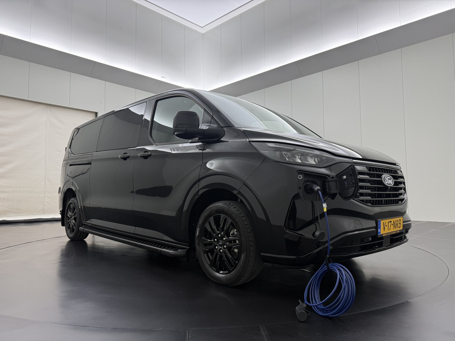 Ford Transit Custom 2.5PHEV Lang Black Platinum Dubbele Cabi, Auto's, Gebruikt, 4 cilinders, Zwart, Ford