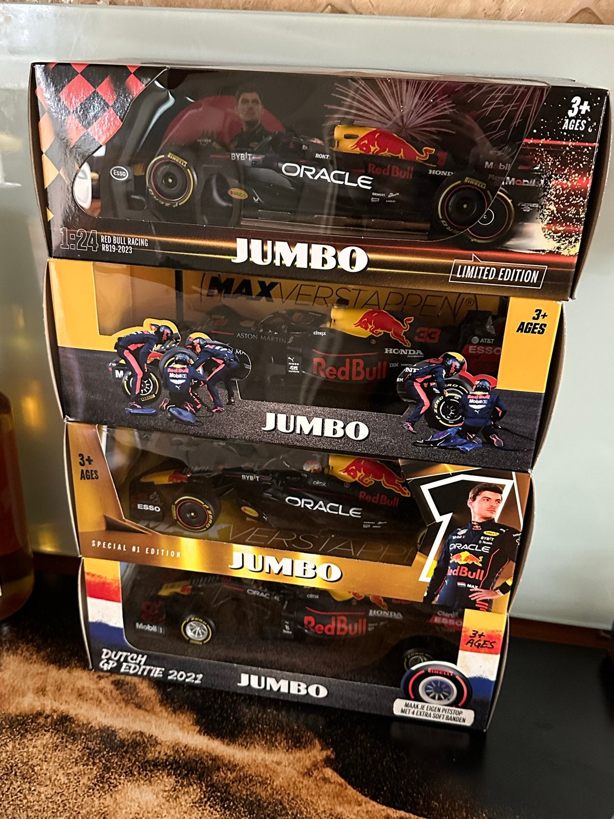 Aston Martin Red Bull Racing Max Verstappen F1 auto's 1:24, Hobby en Vrije tijd, Modelauto's | 1:24, Ophalen of Verzenden, Zo goed als nieuw