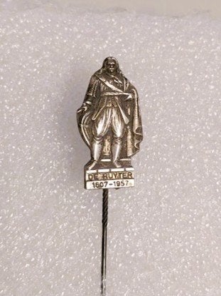 volmetaal speld met Michiel de Ruyter, Verzamelen, Ophalen of Verzenden, Overige onderwerpen, Speldje of Pin