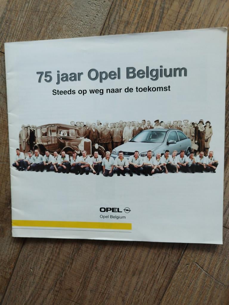Opel België 75 jaar jubileum brochure 2000, Gelezen, Opel, Opel, Ophalen of Verzenden