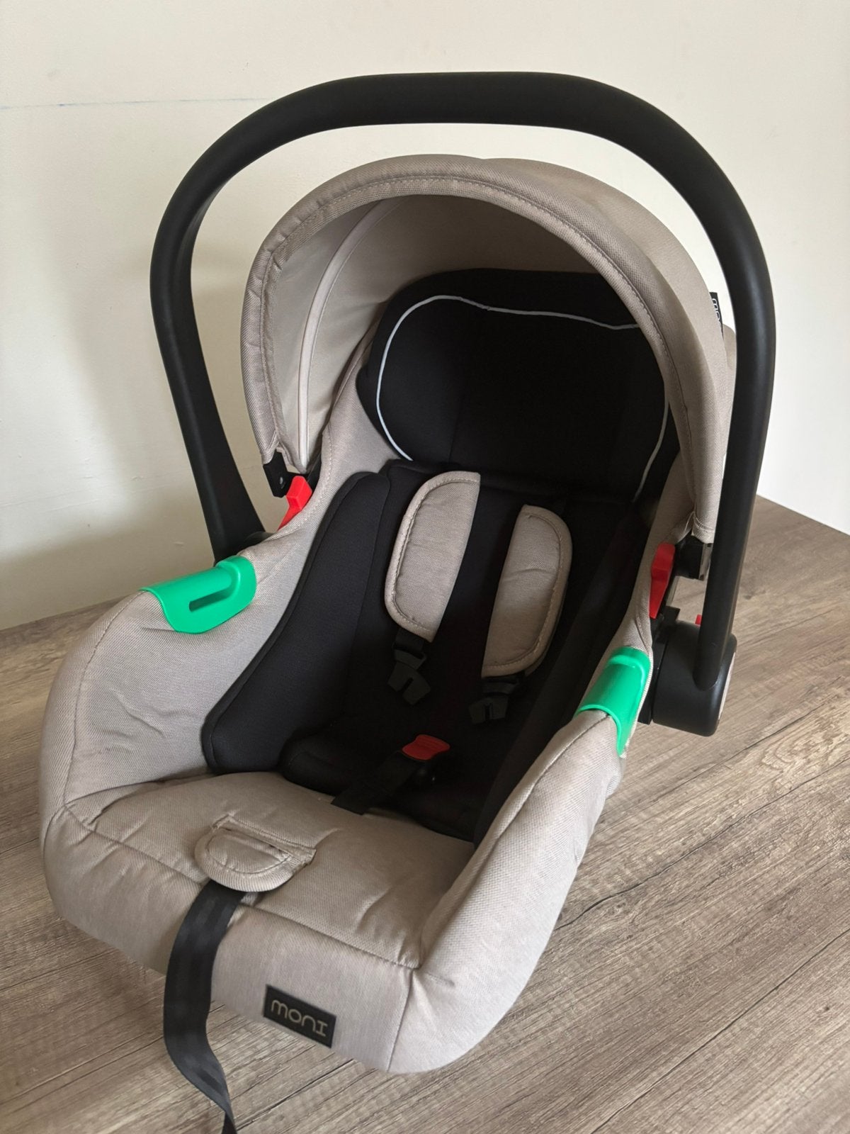 Maxicosi van Moni, Kinderen en Baby's, Autostoeltjes, Ophalen, Autogordel, Zo goed als nieuw, 0 t/m 13 kg