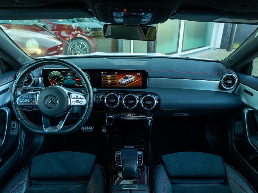 Mercedes-Benz CLA Coupé 180 Advantage Line AMG, Auto's, 136 pk, Gebruikt, 4 cilinders, Leder en Stof