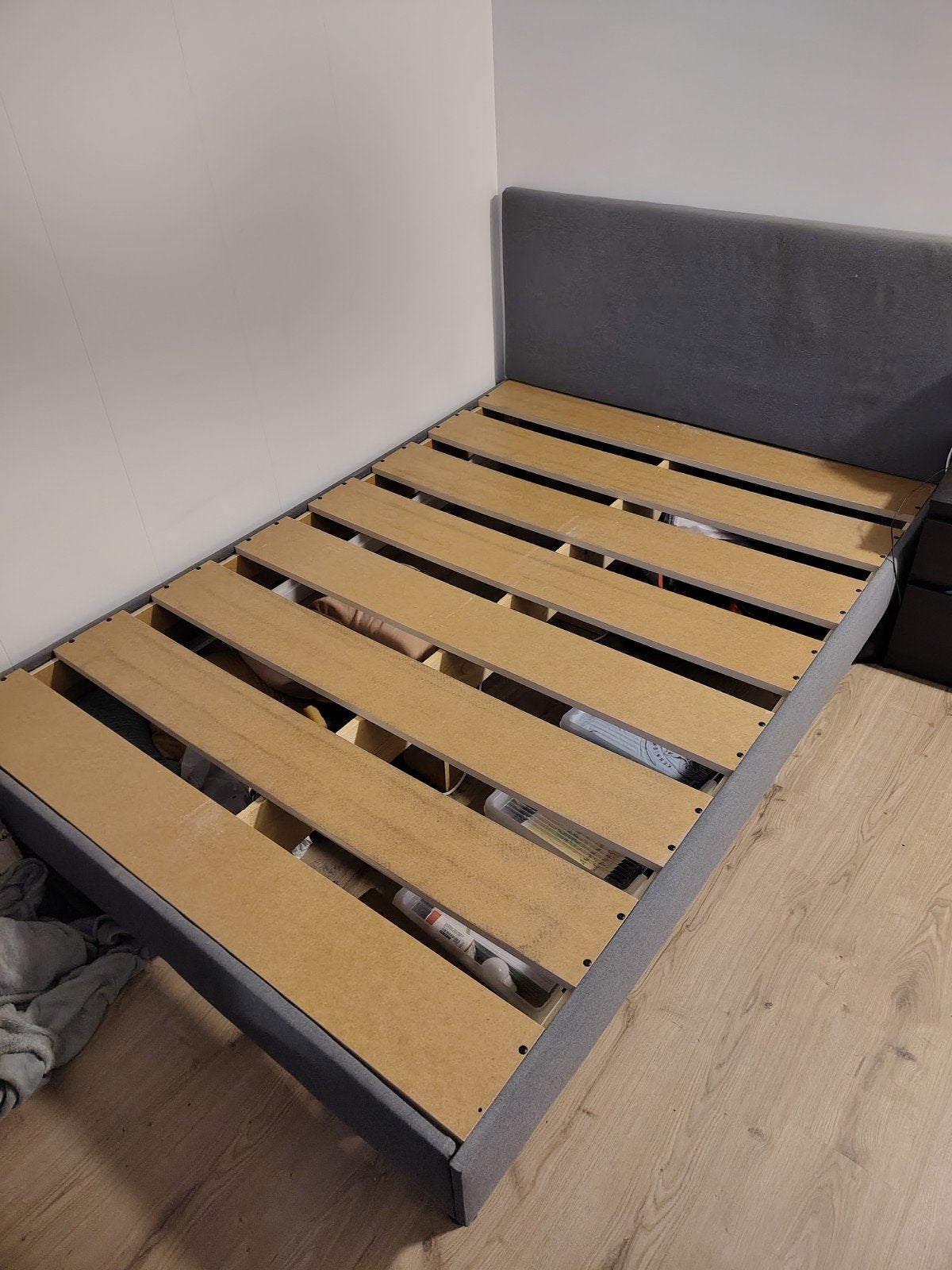Twijfelaar bed 140x200 cm met lattenbodem, Ophalen, Gebruikt, 140 cm, Twijfelaar