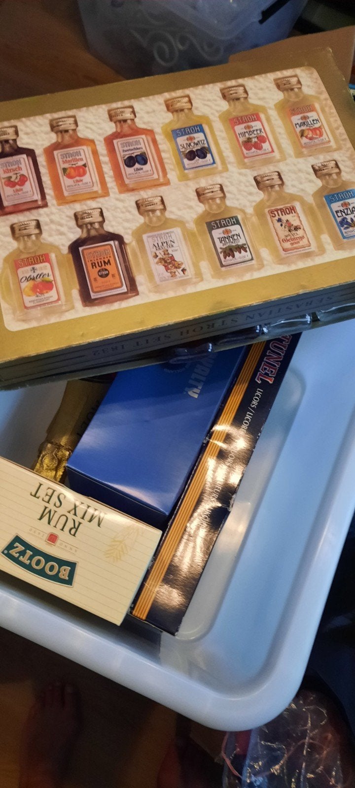 Grote verzameling mini drankflesjes, Ophalen