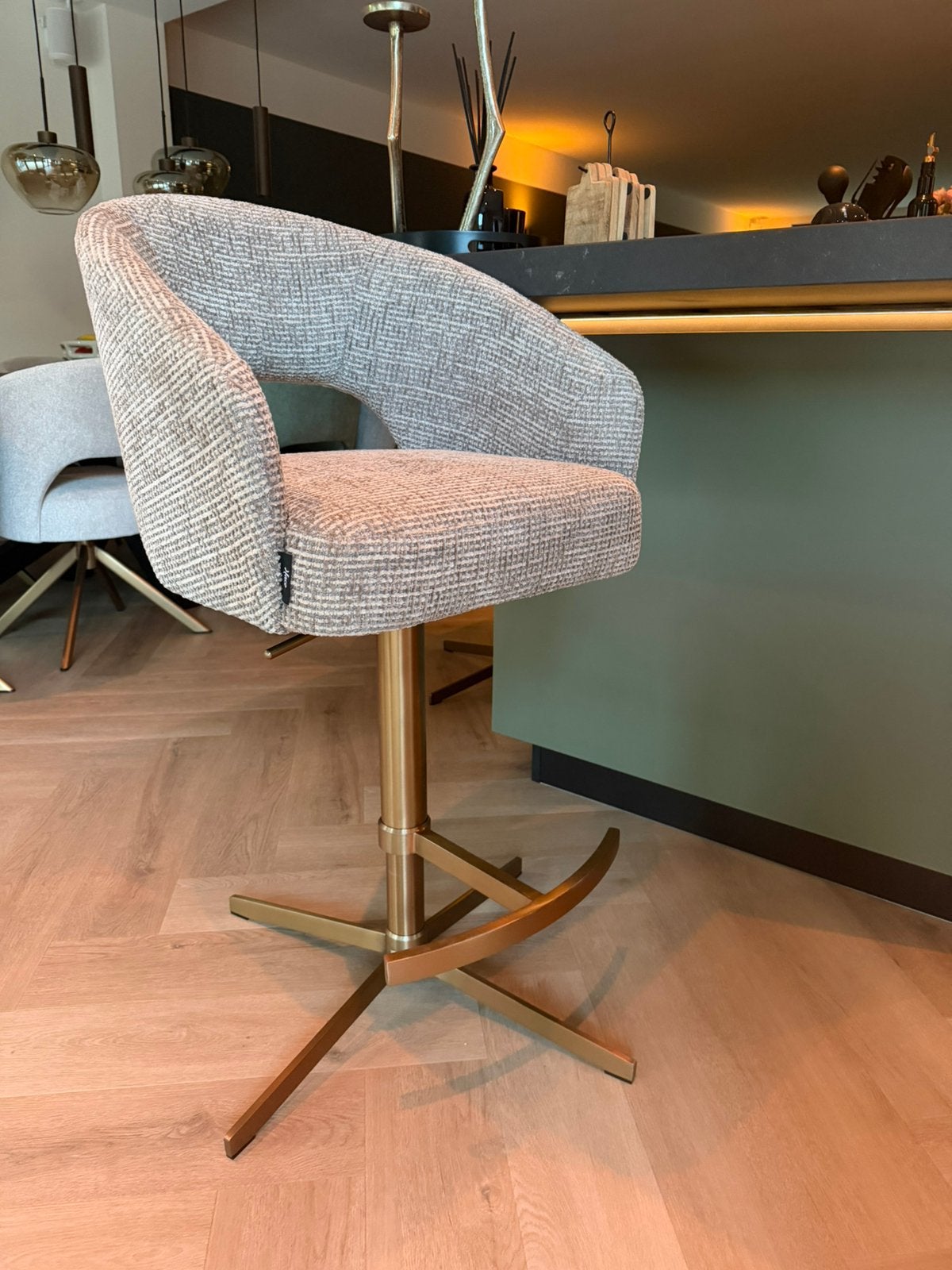 NIEUW! 2 Luxe barkrukken met pocketvering – Coco Liver, Ophalen, In hoogte verstelbaar, 60 tot 90 cm, Zo goed als nieuw